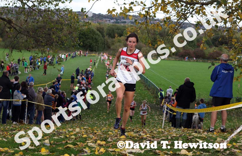 Isabella Murray (Gateshead) on her way to winning the senior womens North East Harrier League, Blaydon. Photo: David T. Hewitson/Sports for All Pics